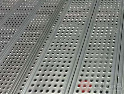 怎么快速安裝鋼跳板，鋼跳板發(fā)展前景如何