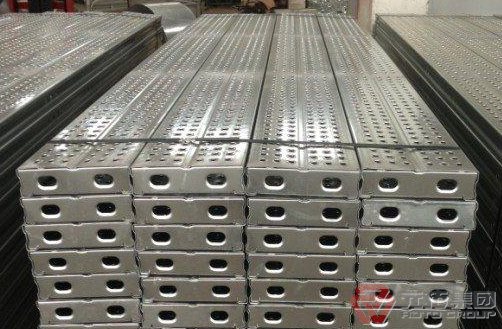 鋼管架子用鋼踏板比用木踏板、竹踏板安裝方便