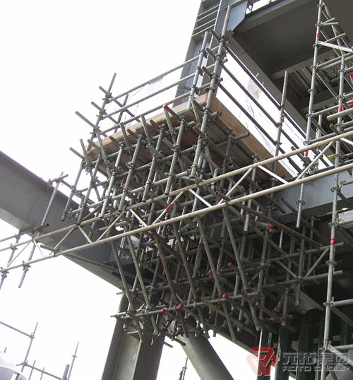 移動(dòng)腳手架需要哪些配件？